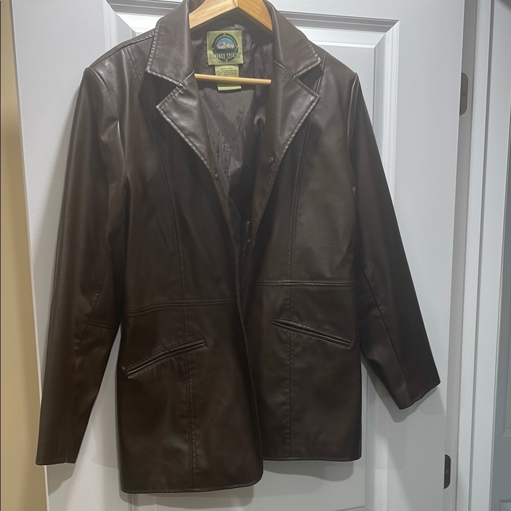 ♻️Classic Brown Leather Jacket with Timeless Appeal